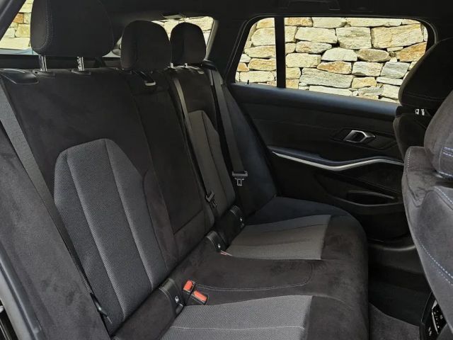 BMW 330 330i Touring xDrive
