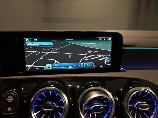 Mercedes-Benz CLA 200 AMG Line Coupé