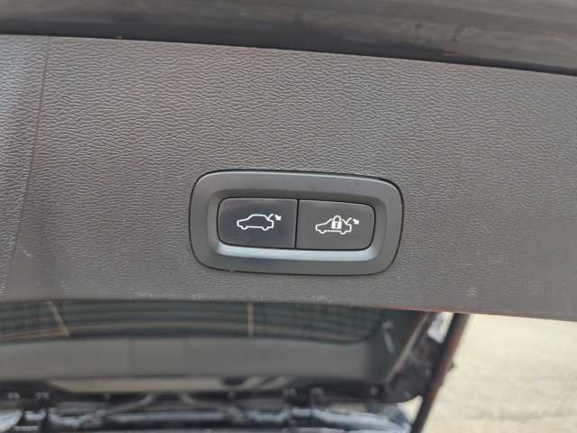 Volvo XC40 AWD Plus Recharge Twin Engine