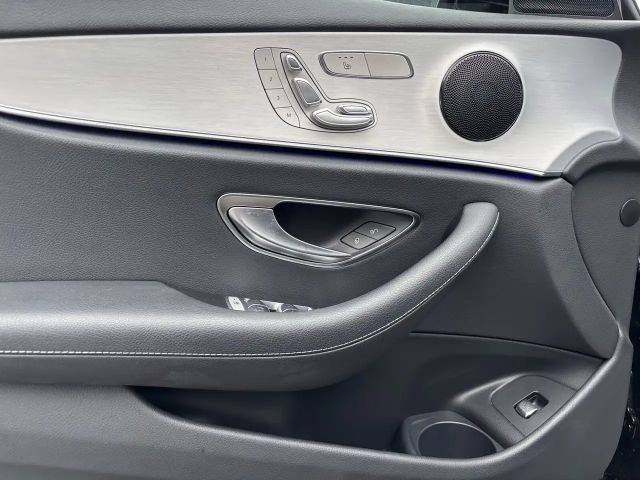 Mercedes-Benz E 200 AVANTGARDE Sedan