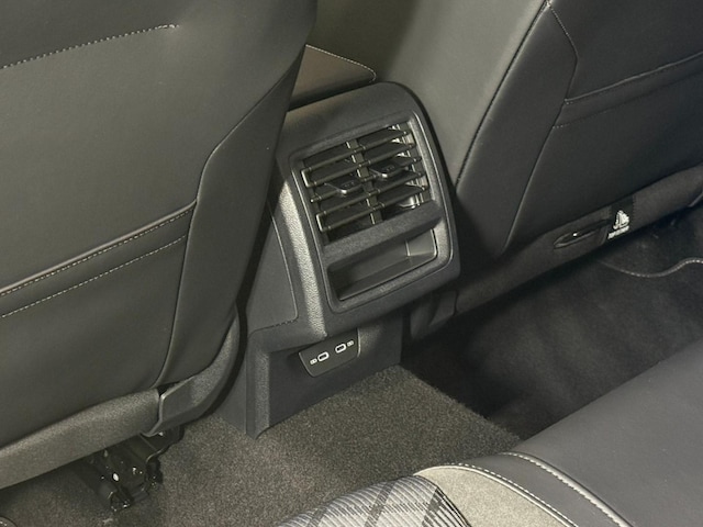 Volkswagen Golf 1.5 eTSI DSG R-Line Variant