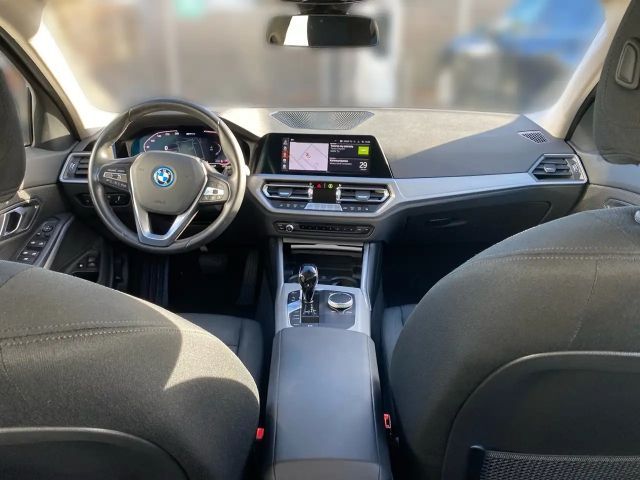 BMW 330 330e Advantage pakket Touring