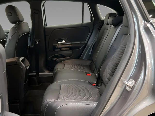 Mercedes-Benz GLA 200 MBUX+LED+PARKTRONIC+Kamera+SHz+AHK