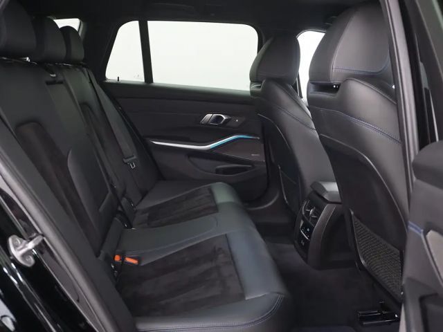 BMW 330 330e M-Sport xDrive