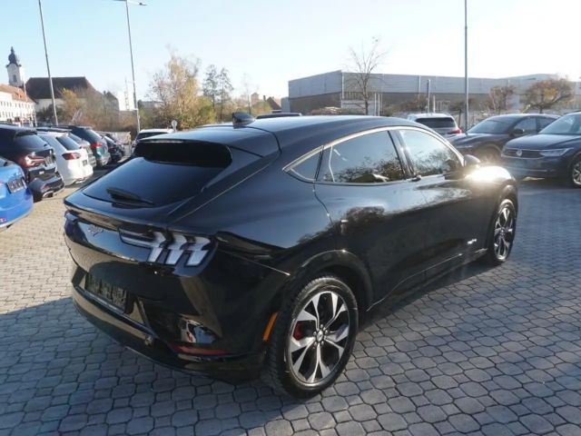 Ford Mustang Mach-E AWD Standard range