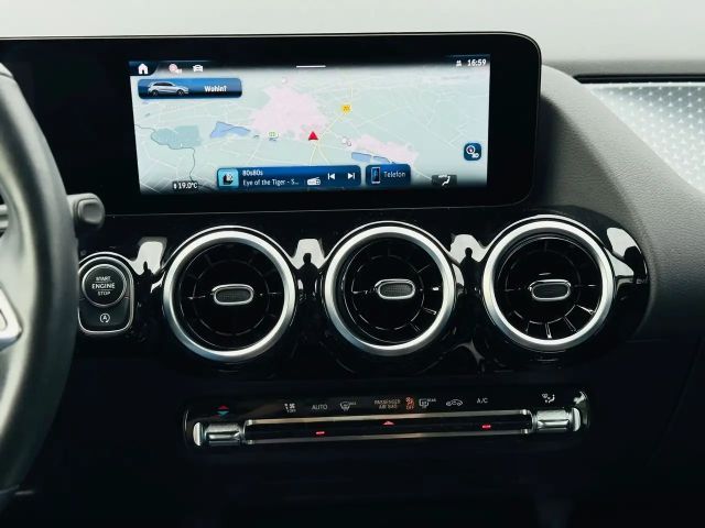 Mercedes-Benz B 200 Progressive Sedan