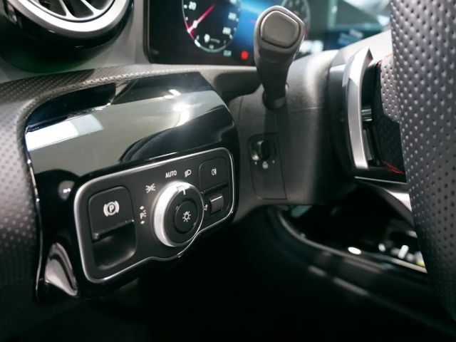 Mercedes-Benz CLA 180 AMG Line Coupé