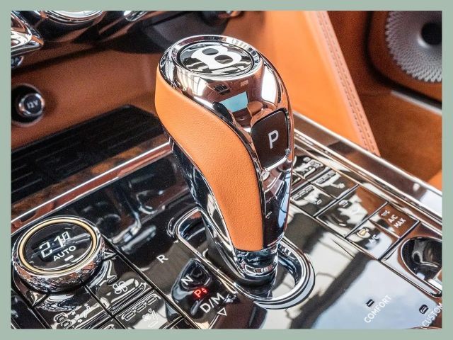 Bentley Flying Spur V8