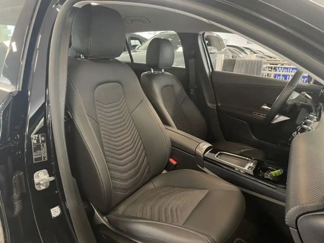 Mercedes-Benz A 180 A 180 d