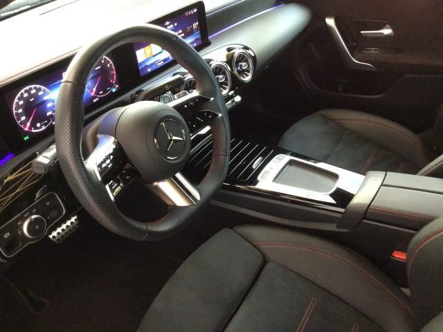 Mercedes-Benz CLA 200 AMG Line Coupé