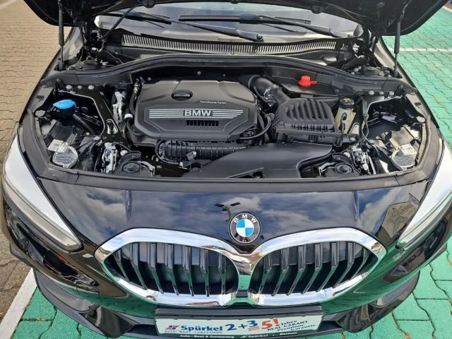 BMW 118 118i Sedan Sport Line