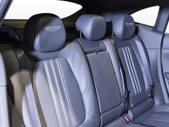 Aston Martin DBX 707 -Lightning Silver-