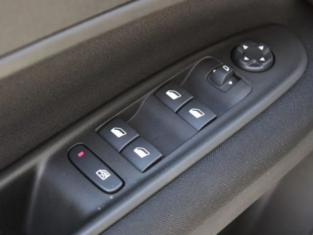 Fiat 600e Elektro RED LED, Klimaautomatik, Elektro