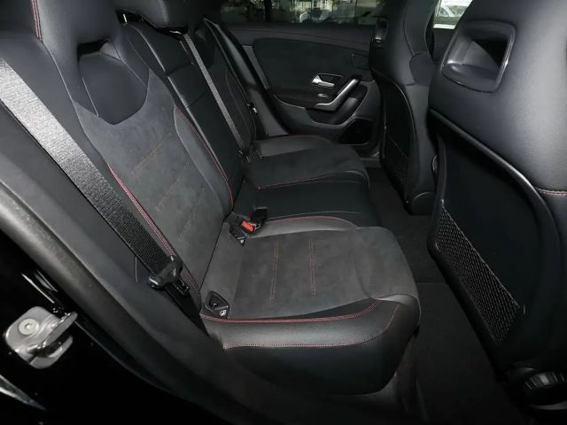 Mercedes-Benz CLA 200 AMG Line Coupé