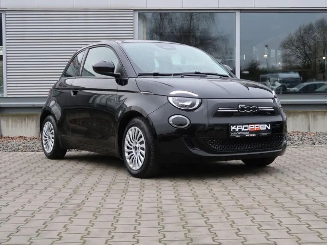 Fiat 500e MY23 Navi Carplay/Android Auto JBL *Allwetterreife