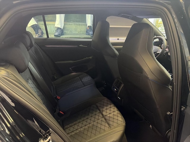 Volkswagen Golf 1.5 eTSI DSG R-Line