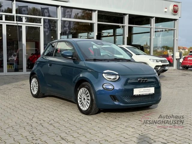 Fiat 500e +Rückfahrkam+PDC+CarPlay+Sitzheizung