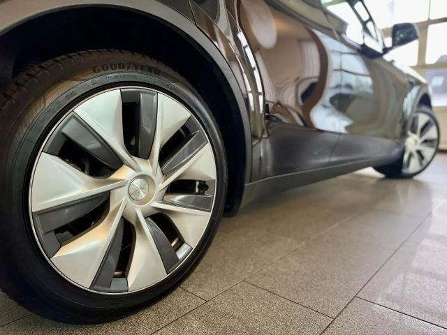 Tesla Model Y AWD Dual Motor Performance