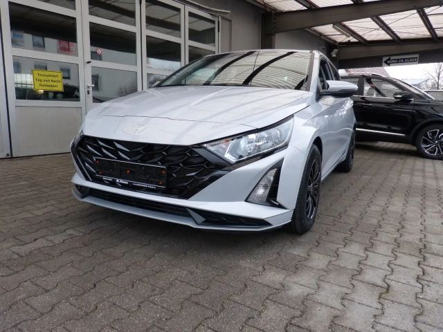 Hyundai i20 NAVI SHZ LHZ APPLE ALU KAMERA