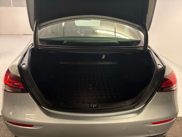 Mercedes-Benz E 220 E 220 d Sedan