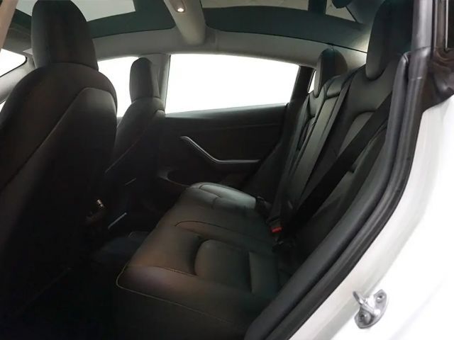 Tesla Model 3 AWD Performance