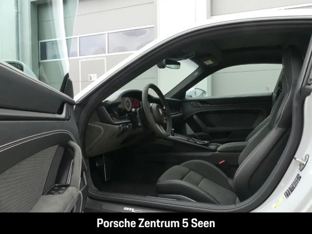 Porsche 992 Carrera Coupé GTS