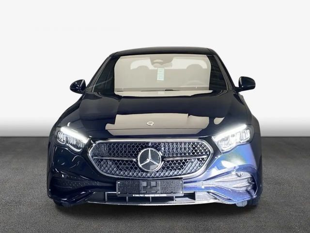 Mercedes-Benz E 200 Sedan