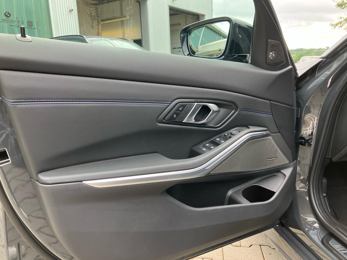 BMW 330 330i Sedan xDrive