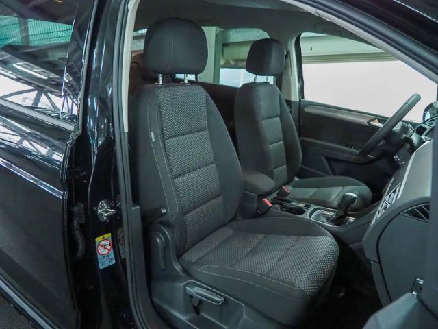 Volkswagen Touran 1.5 TSI DSG IQ.Drive R-Line