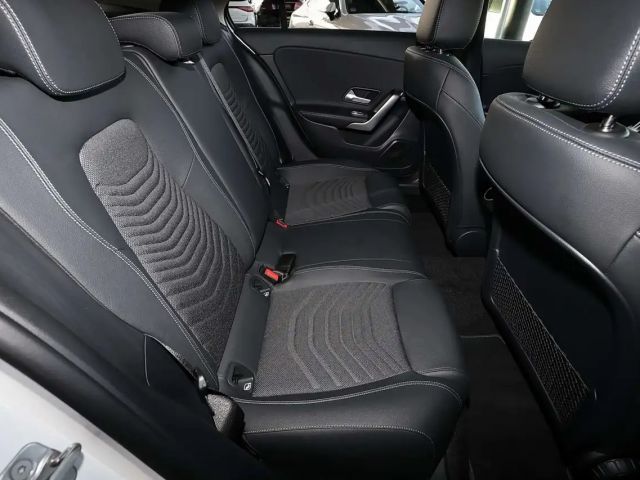 Mercedes-Benz A 250 A 250 e