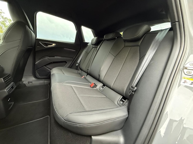 Audi Q4 e-tron SUV 45 e-tron Audi Q4 e-tron