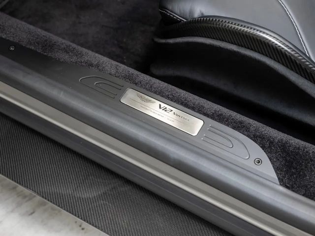 Aston Martin Vantage Roadster Carbon Exterior Performance Sitz