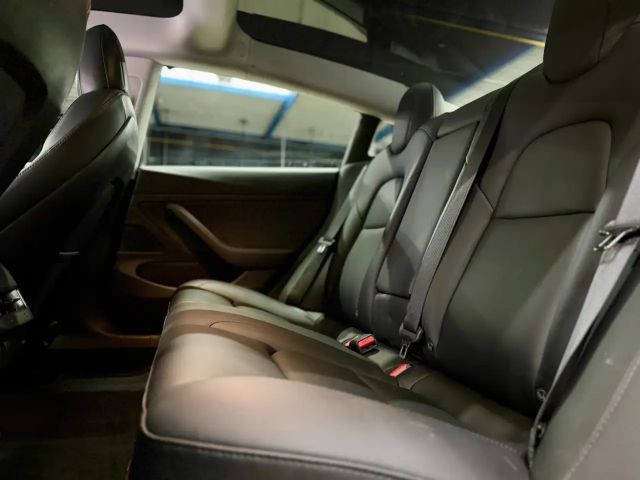 Tesla Model 3 AWD Long Range