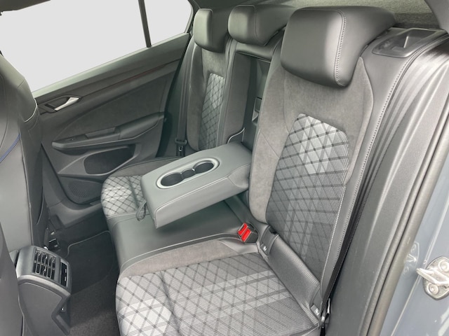 Volkswagen Golf 1.5 eTSI DSG R-Line