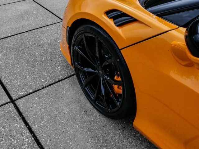 McLaren Artura Spider