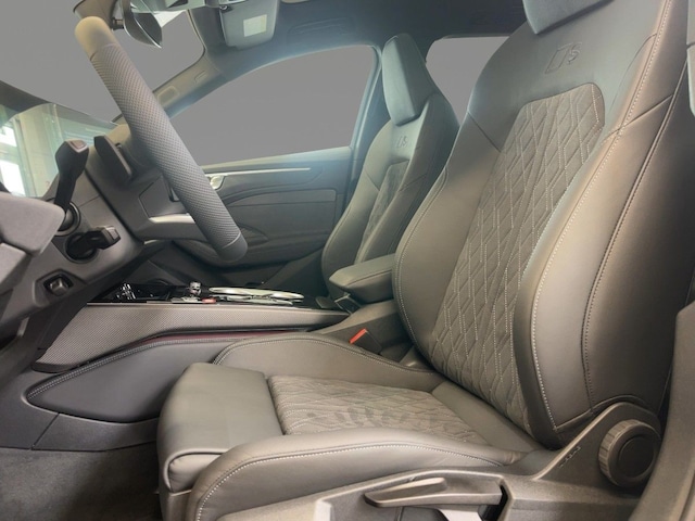 Audi A6 Avant Quattro S-Tronic