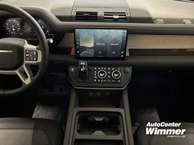 Land Rover Defender Black Pack D300 Dynamic SE