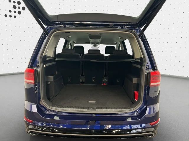 Volkswagen Touran 1.5 TSI DSG IQ.Drive R-Line