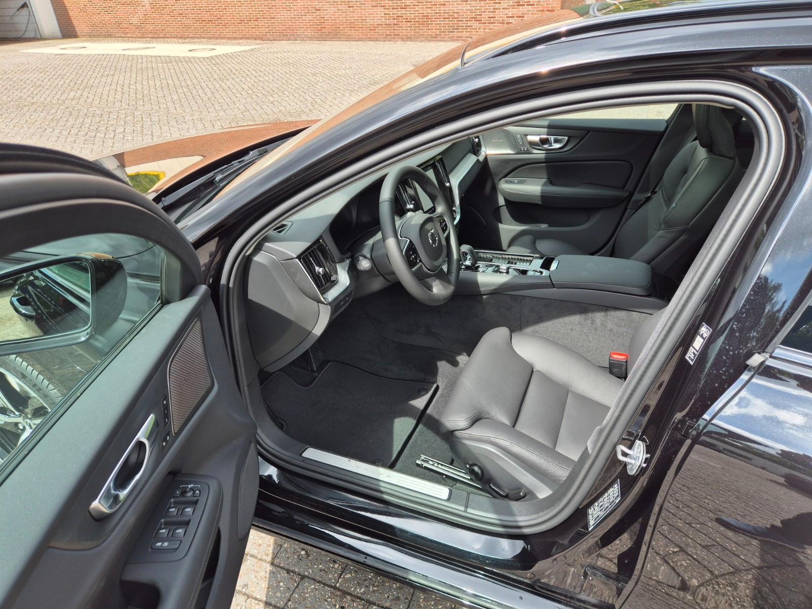 Volvo V60 AWD Dark Hybrid Plus Recharge