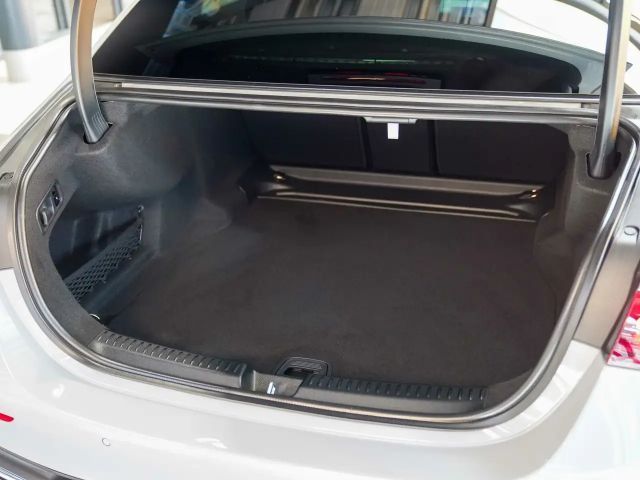 Mercedes-Benz E 220 AMG Line E 220 d Sedan