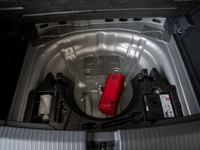 Volkswagen T-Roc 1.0 l TSI ACC FLA KlimaA Navi SHZ LM