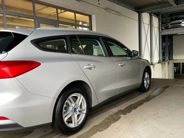 Ford Focus Cool & Connect Wagon