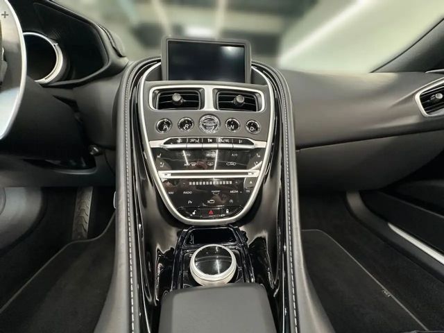 Aston Martin DB11 V8