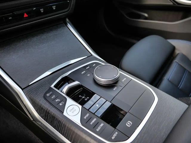 BMW 330 330e M-Sport Sedan xDrive