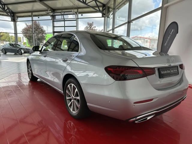 Mercedes-Benz E 200 EXCLUSIVE Sedan