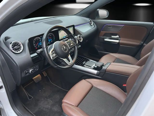 Mercedes-Benz GLA 250 GLA250e Night DISTR Pano AHK KeyGo LED 22kw Hifi