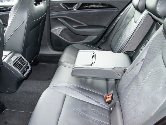 Volkswagen Passat DSG R-Line