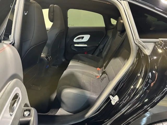 Mercedes-Benz CLA 250 AMG Line Sedan