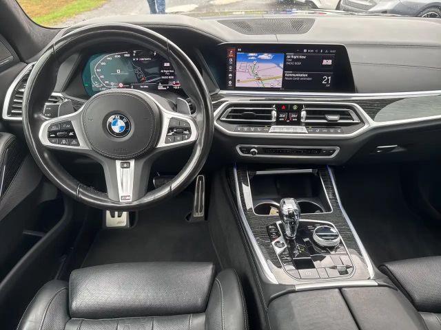 BMW X7 M50i
