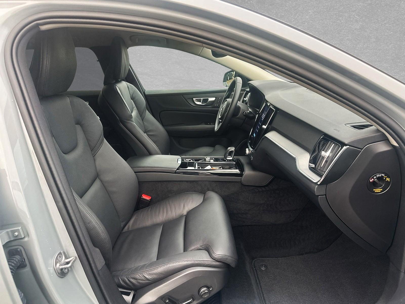 Volvo V60 AWD Dark Plus T6